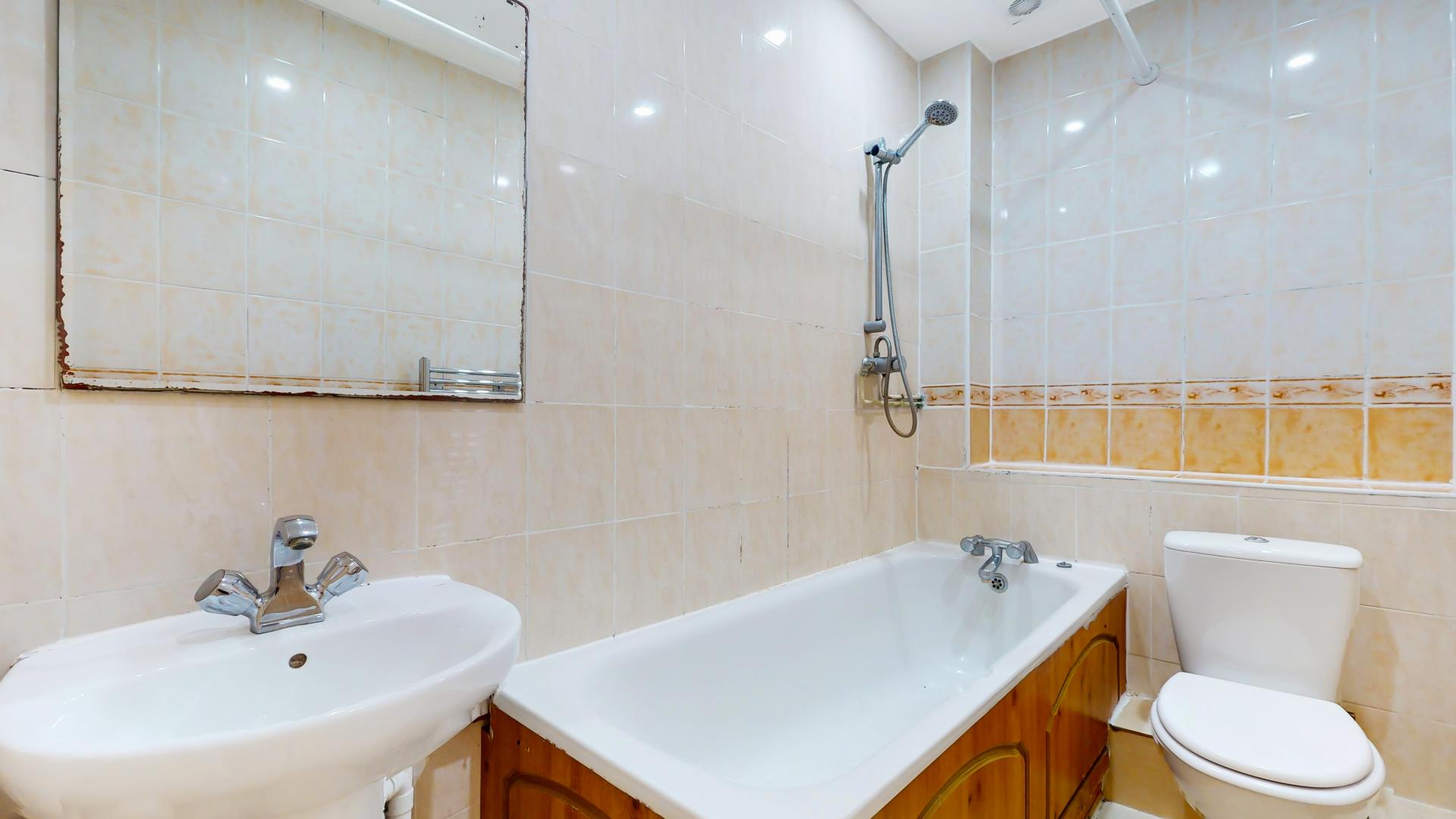 			1 Bedroom, 1 bath, 1 reception Flat			 Brondesbury Villas, QUEENS PARK